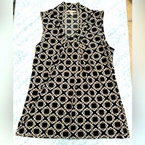 Banana Republic Black and White Sleeveless Blouse with Notched Collar